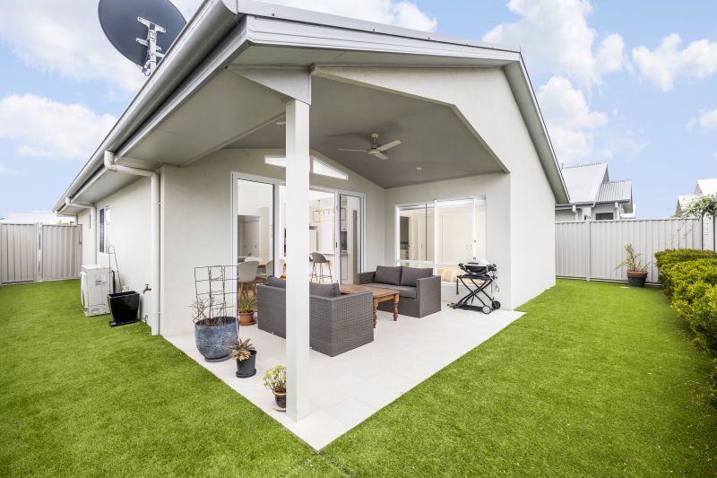 Well-presented 2 bedroom plus study