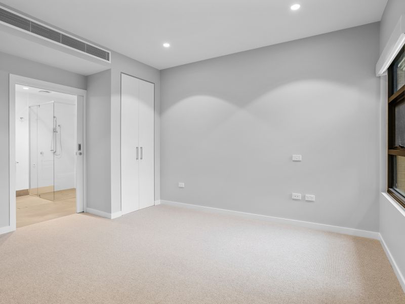 DEPOSIT TAKEN - Light-filled ground floor apartment with lagoon views!