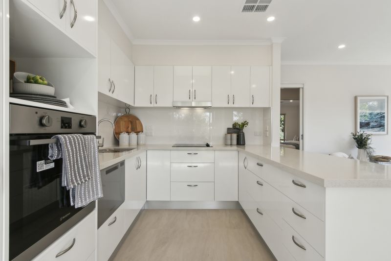 Stylish, 2-bedroom, modern villa close to the shops