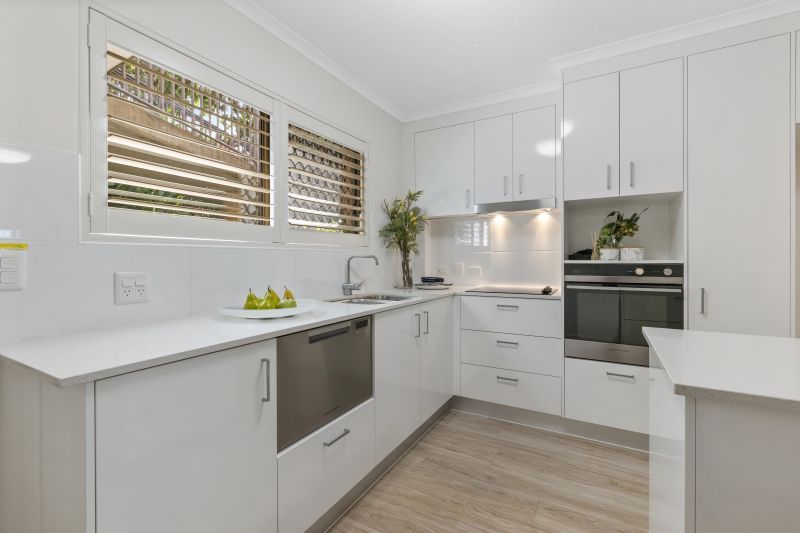 Modern 1 bedroom plus study - under renovation