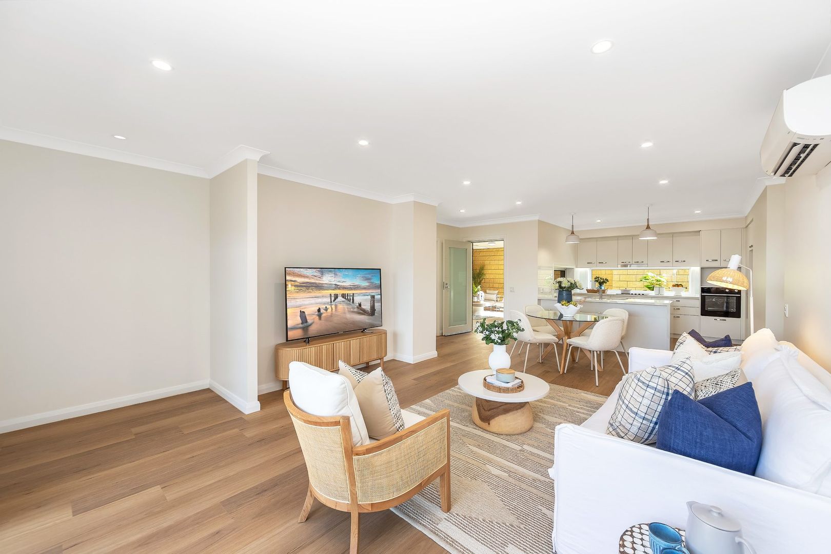 Beautifully positioned villa with golf course views