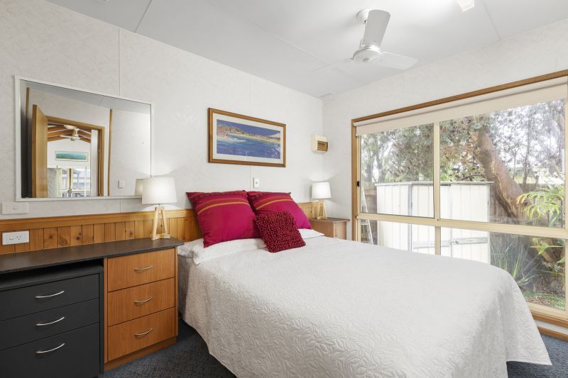 Cheerful 2 Bedroom Home- Ready for its new Owners!