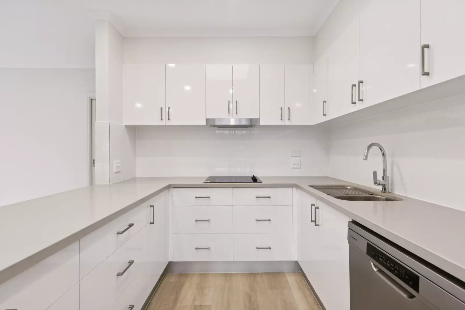 19/100 Station Street Burwood, VIC 3125