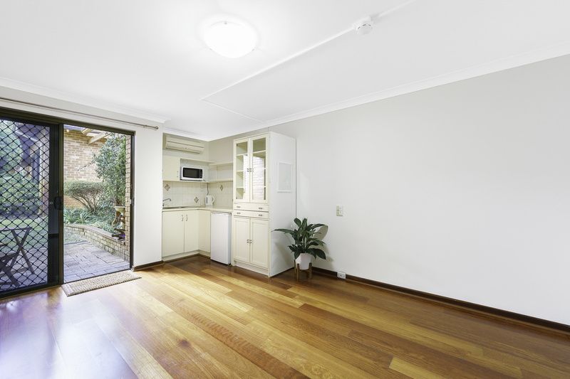 Ground-floor Studio Apartment with Courtyard