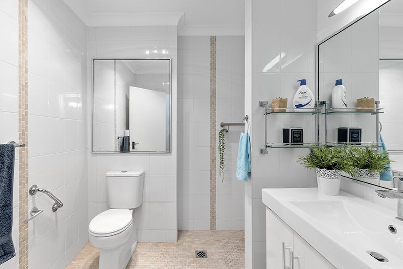 This stunning double serviced apartment is a rarity.