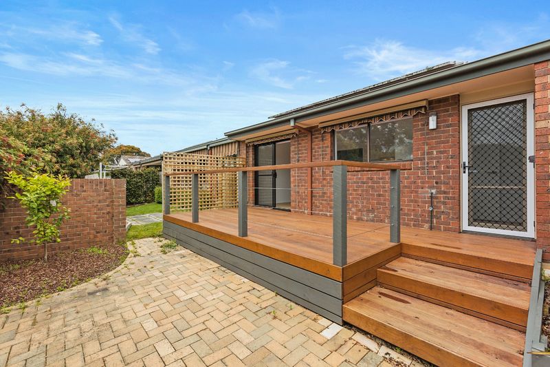 Peaceful Retreat with Garden, Deck and Spacious Garage