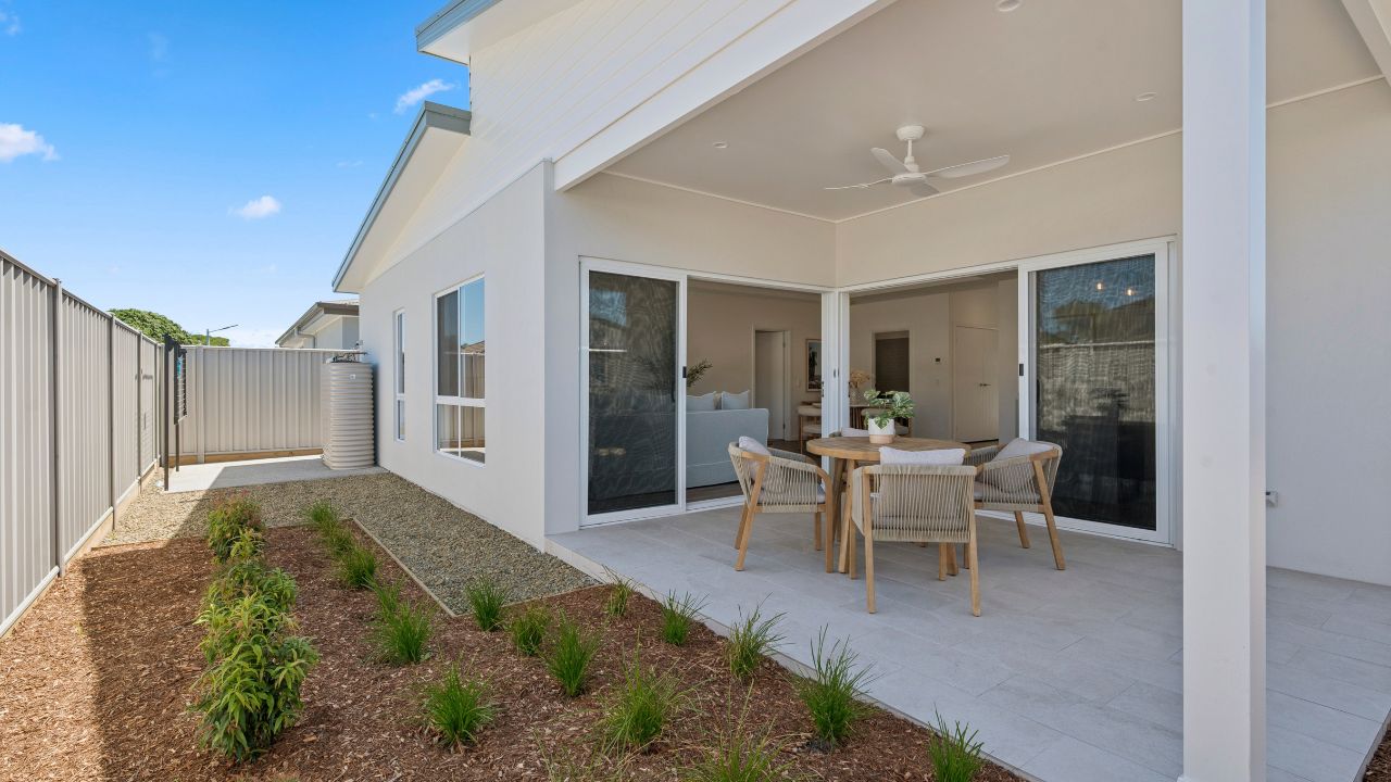 Contemporary coastal living