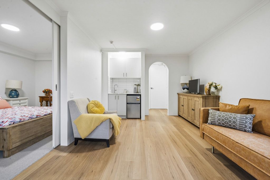 241- Renovated serviced studio apartment - Northern Beaches 