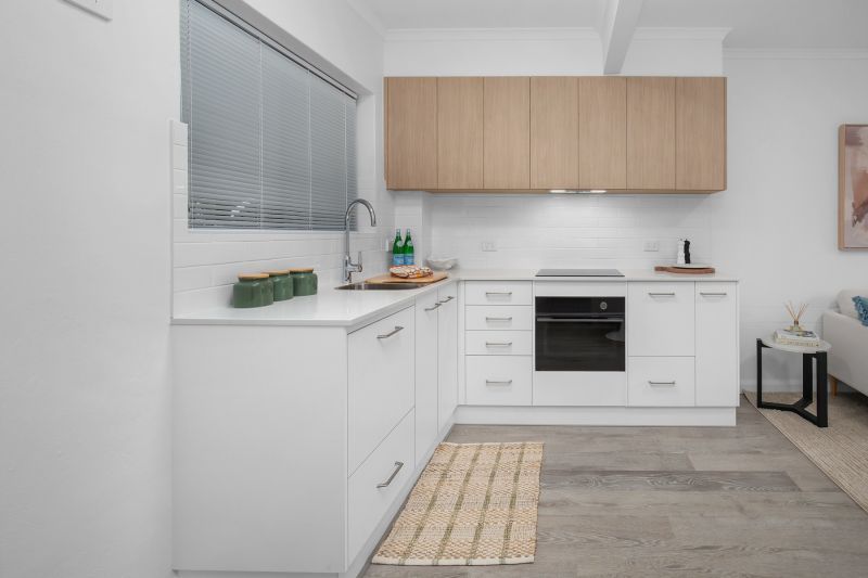 Apt 10 – Fully renovated north-facing 1-bed