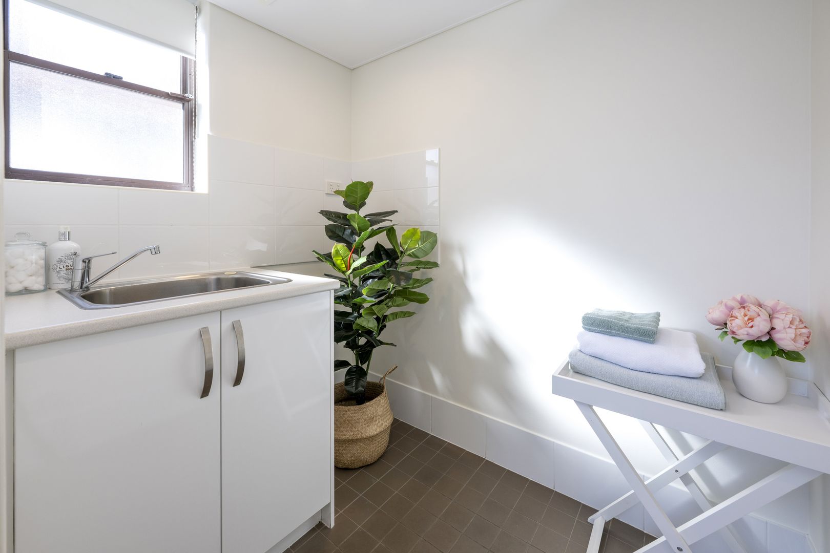 Eldercare Oxford Units: modern one-bedroom unit within easy walking distance to the beach