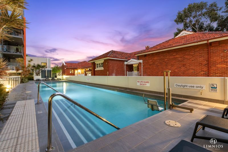 Resort Lifestyle On The City Fringe!