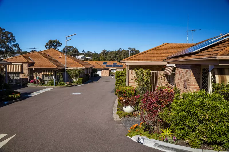 Charming Villa with Private Garden, Solar Power, and Spacious Interiors