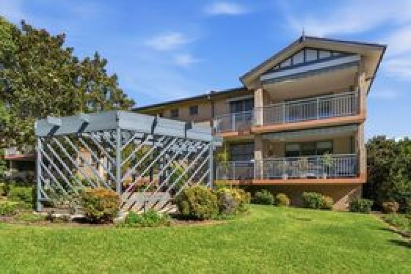 Charming 3 bedroom upper floor unit