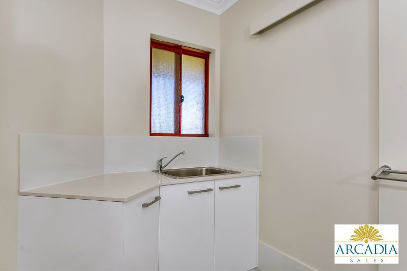 ARCADIA WATERS BICTON - 3 Bedroom Parquetry Floor Stunner