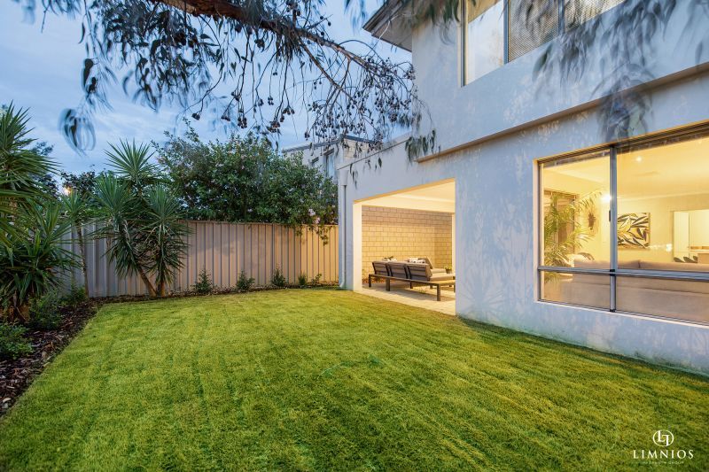 Spacious Riverside Family Retreat!