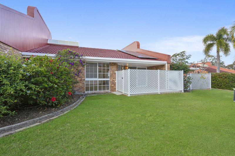 Beautiful two bedroom, one bathroom villa with lock up garage.
