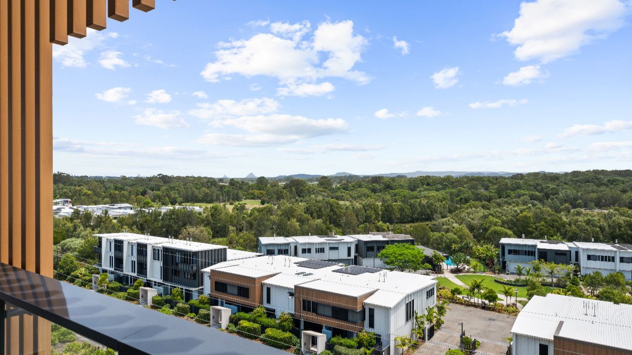 Top-Floor Apartment with Stunning Views of the Glasshouse Mountains