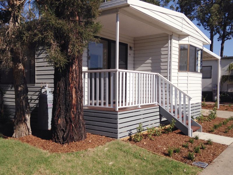 Fully Renovated 2 Bedroom Home: Over 55s Community