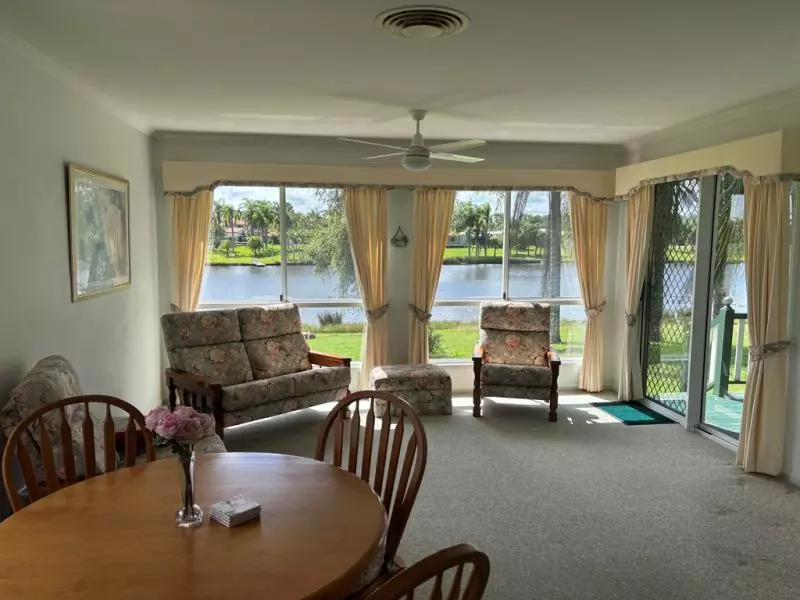 Lakeside Living with Extras