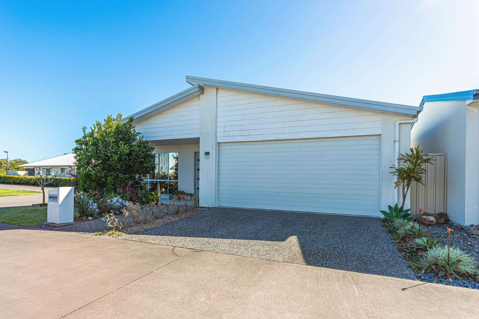 Palm Lake Resort Fern Bay - Close to all amenities