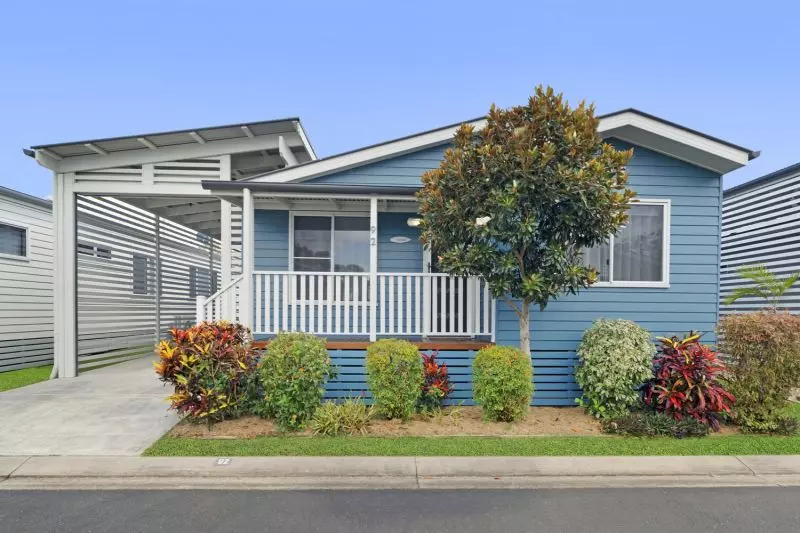 Quiet Modern Living  - Spacious Outdoor Entertaining