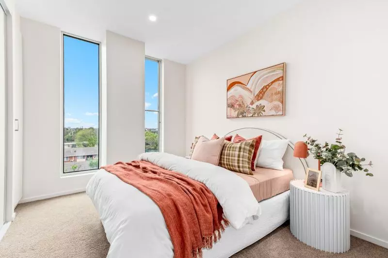 Airy top-floor apartment with stunning north-east views