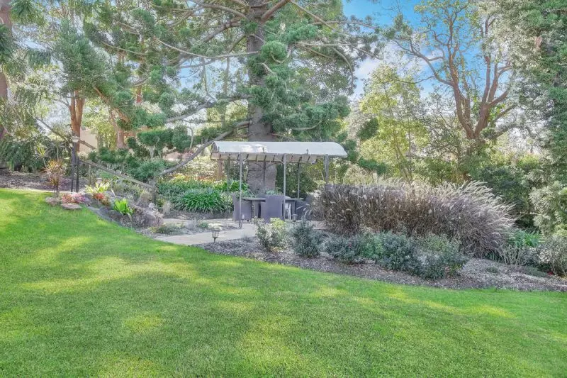 RECENTLY RENOVATED 1 BEDROOM APATMENT IN ARGUABLY NORTH SHORES MOST POPULAR RETIREMENT VILLAGE