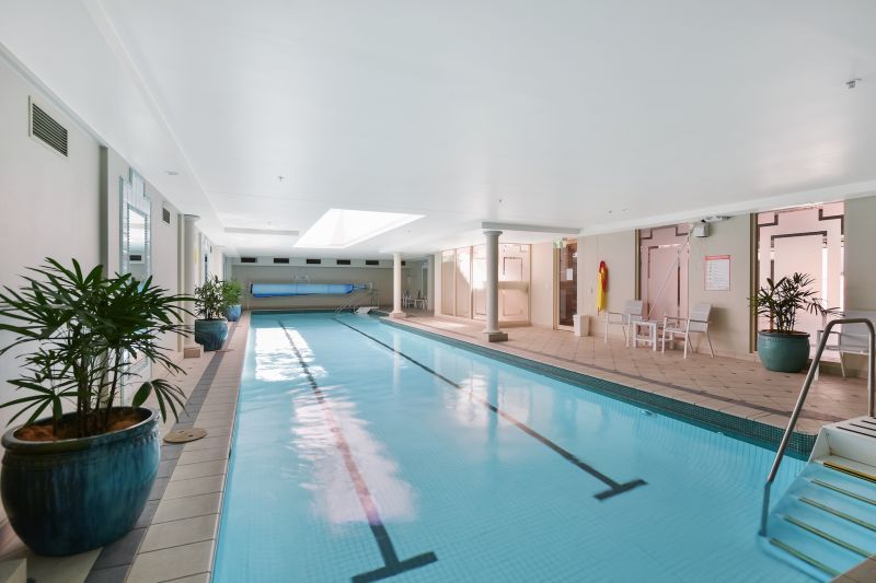 Bright & beautifully renovated 2-bedroom apartment