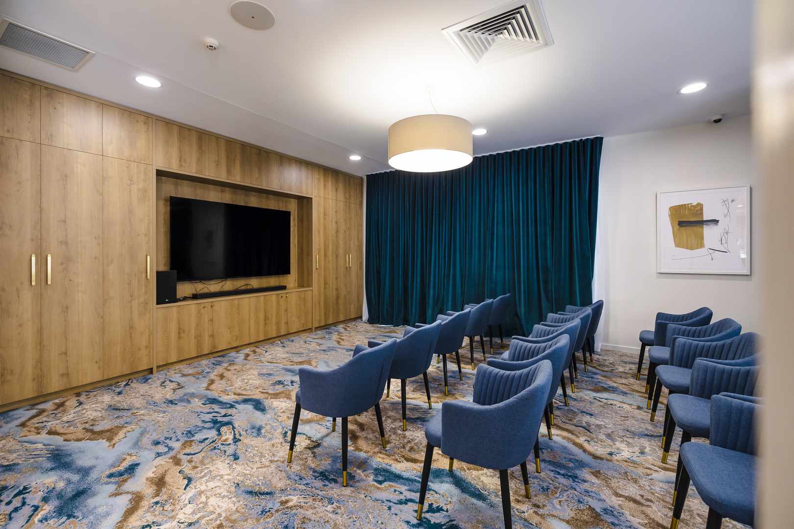 Beautifully Refurbished Studio Unit