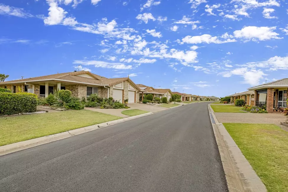 Enjoy the good life, at Carlyle Gardens 