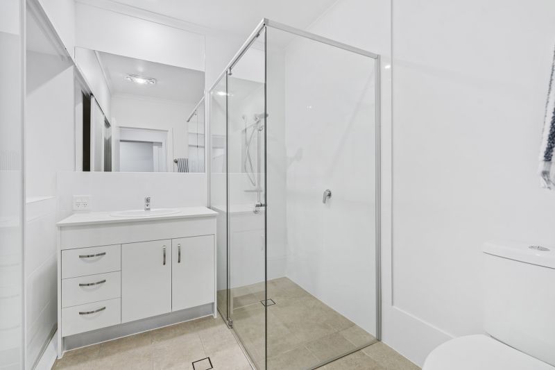 Top Level Spacious 2-bedroom Apartment