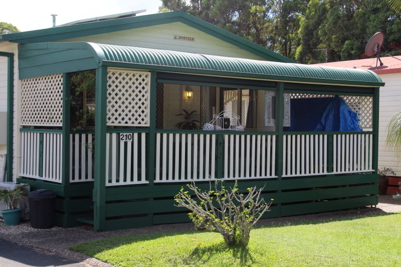 The Palms Village – Over 50’s pet friendly lifestyle village.