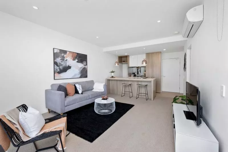 Modern Design, Location and Professional Lifestyle!