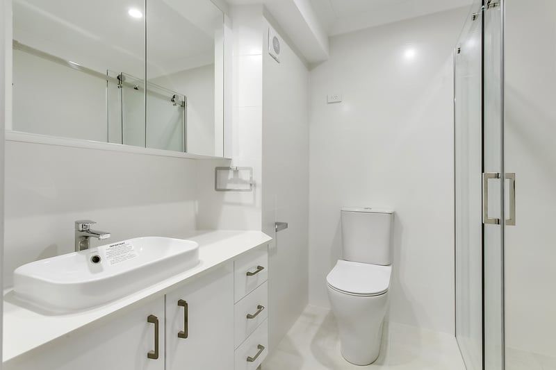 Bright Serviced Apartment in Prime Lutanda Manor Position