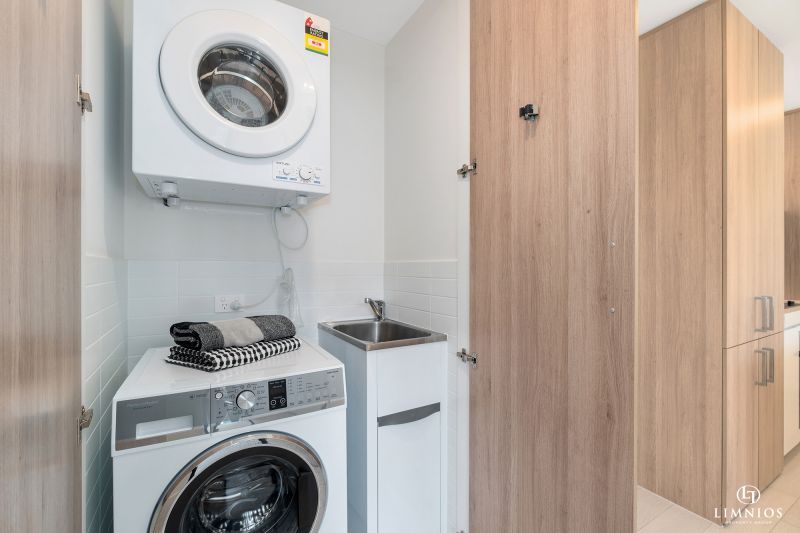 Bright Outlook and Contemporary Stylish Living!