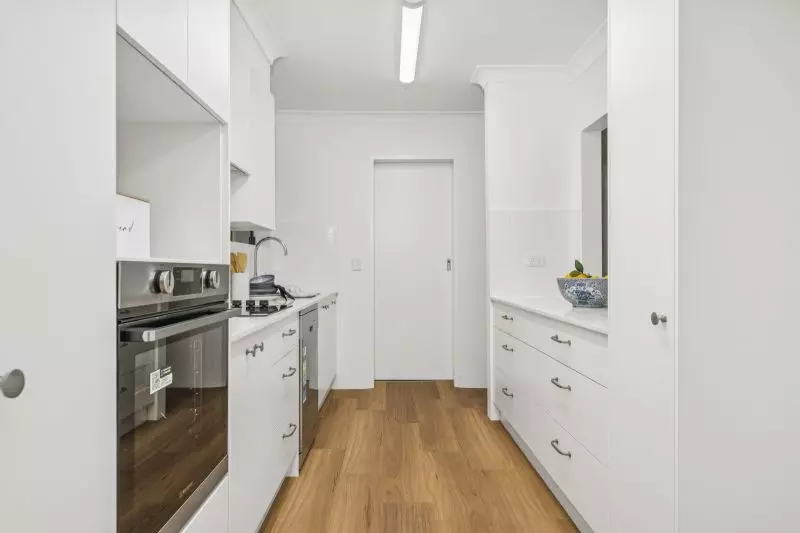 Refurbished large 2-bedroom unit with 4 outdoor spaces