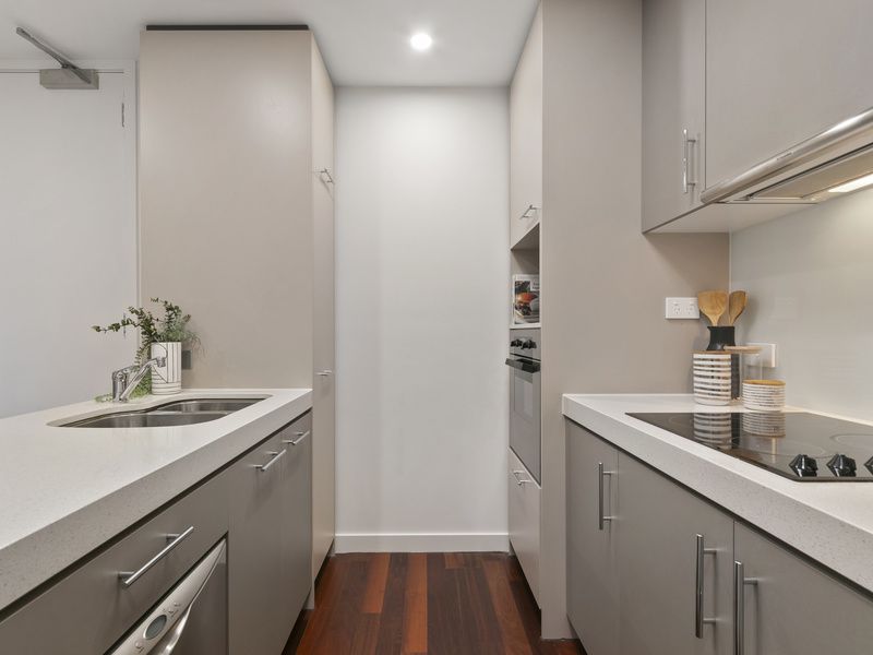 Modern, Light-Filled Apartment with Balcony and Secure Parking