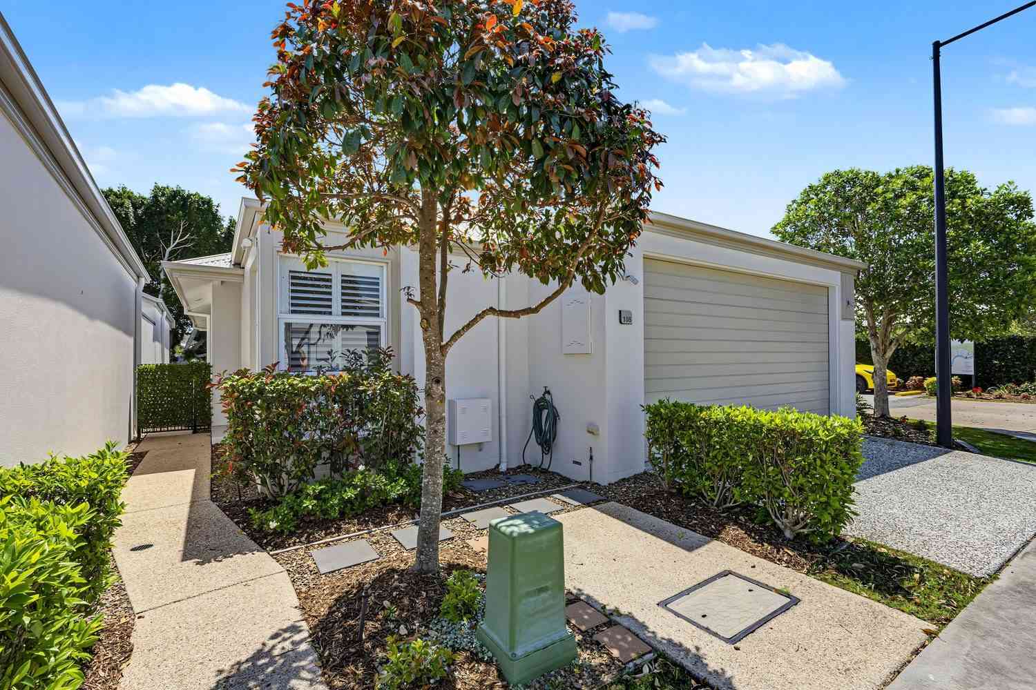 Corner Position, Premium Living