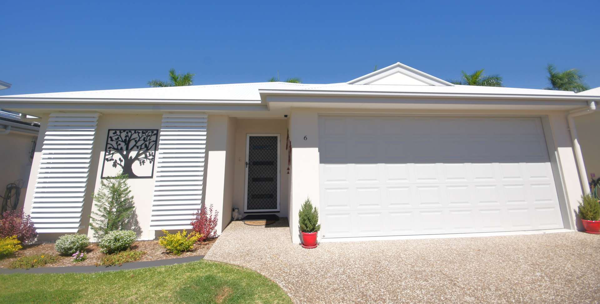 Stunning Lilly Pilly Home