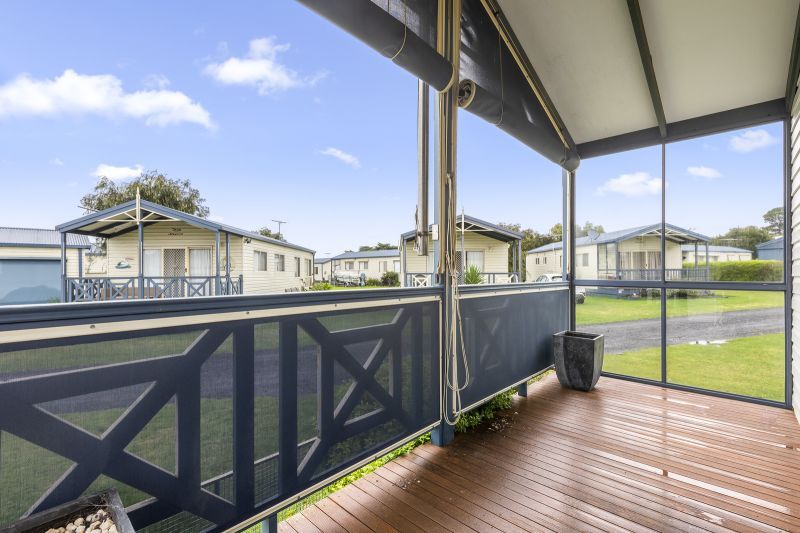 Cheerful 2 Bedroom Home- Ready for its new Owners!