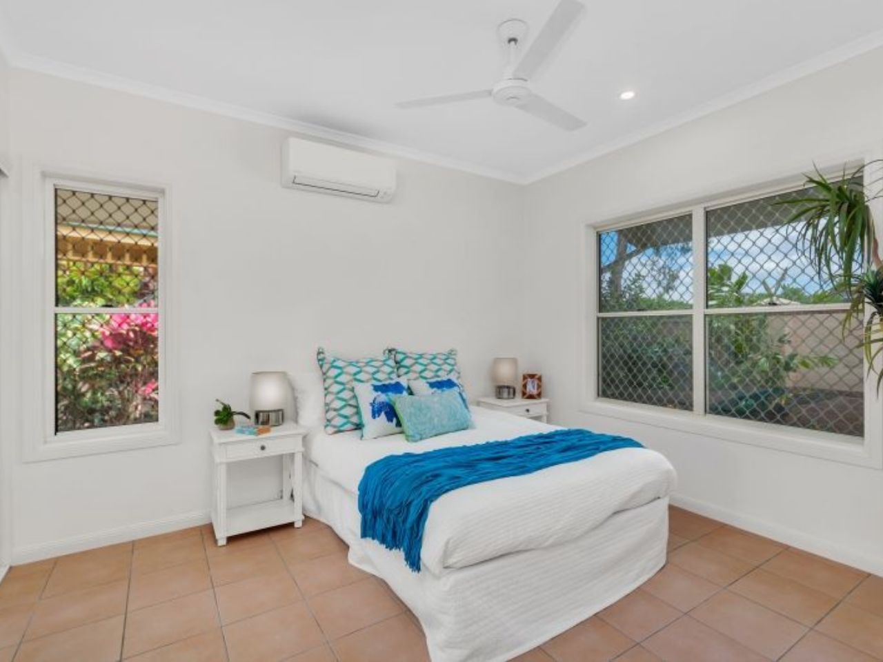 Great sized unit with fully enclosed private patio - The Parks