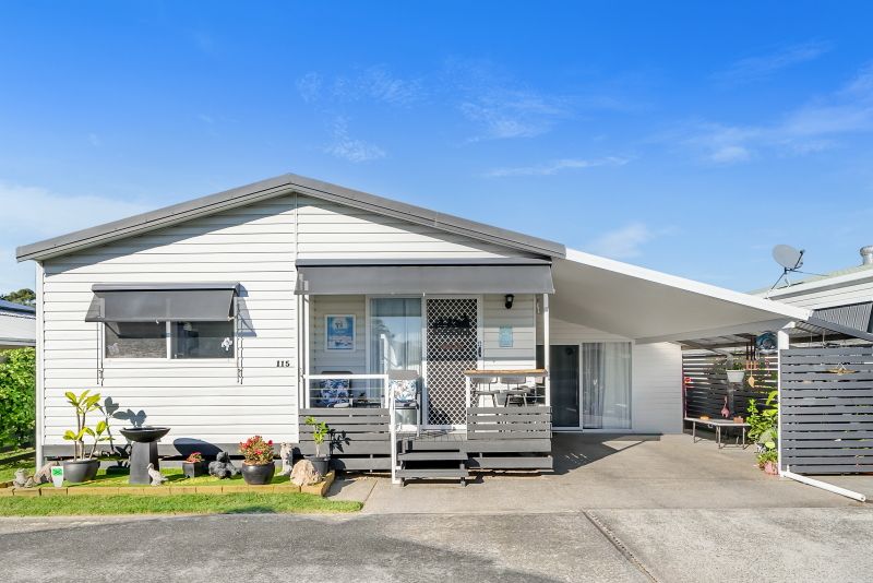 Tweed Broadwater Village, an Over 50’s Pet Friendly Lifestyle Village. 