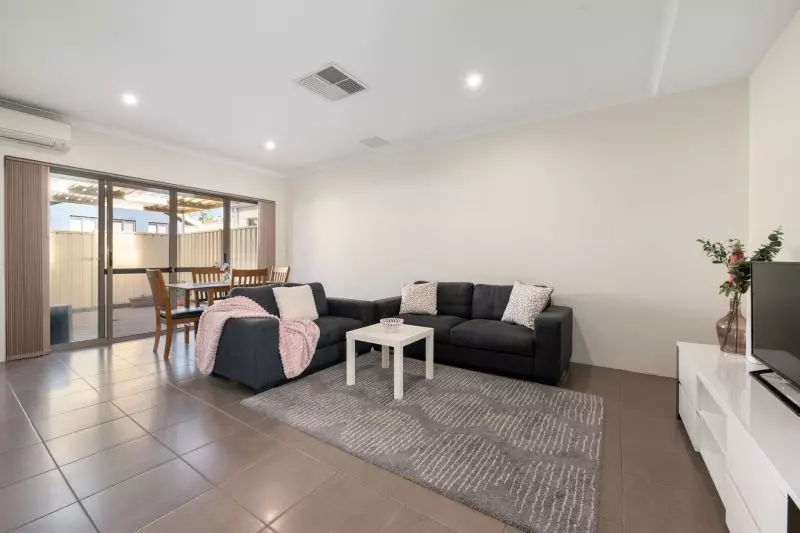Spacious, Easy Maintenance Family Home!