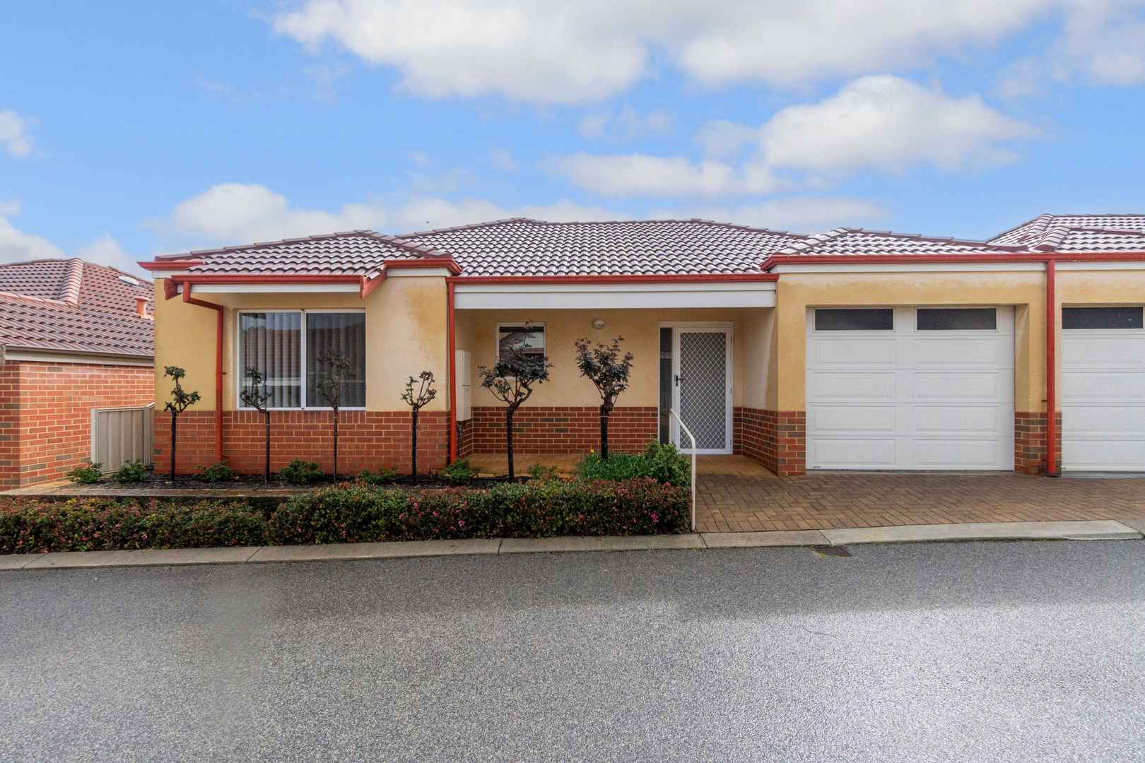 Stylish Two-Bedroom Villa with Clubhouse and Pool Access