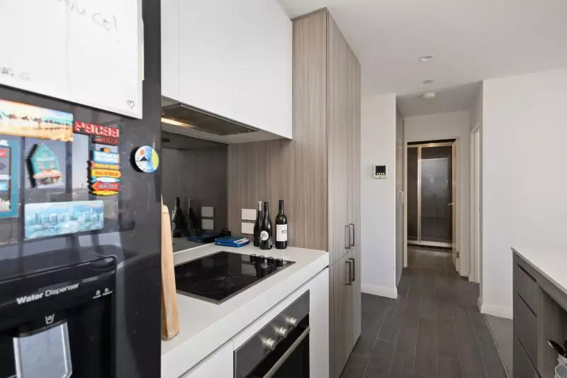 Great Location, Modern & Professional Lifestyle!