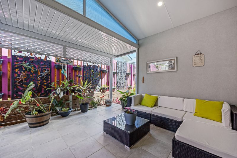 Attention Garden Lovers... Stylish Alfresco Living Awaits!