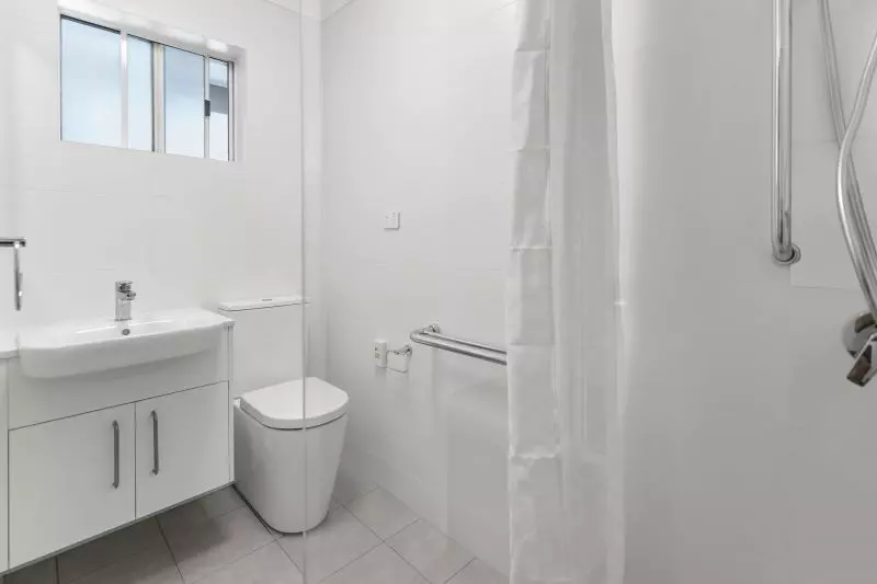 Gorgeous 1 bedroom unit with large open plan living/kitchen area.