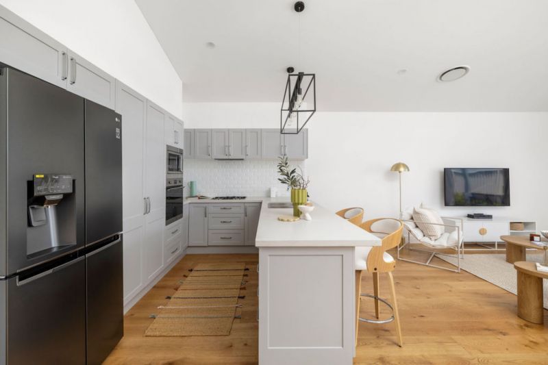 Elegant Modern Living in a Peaceful Location