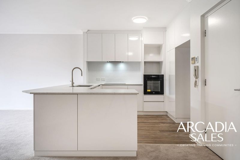 NORTH FACING NEW REFURBISHED TOP FLOOR APT