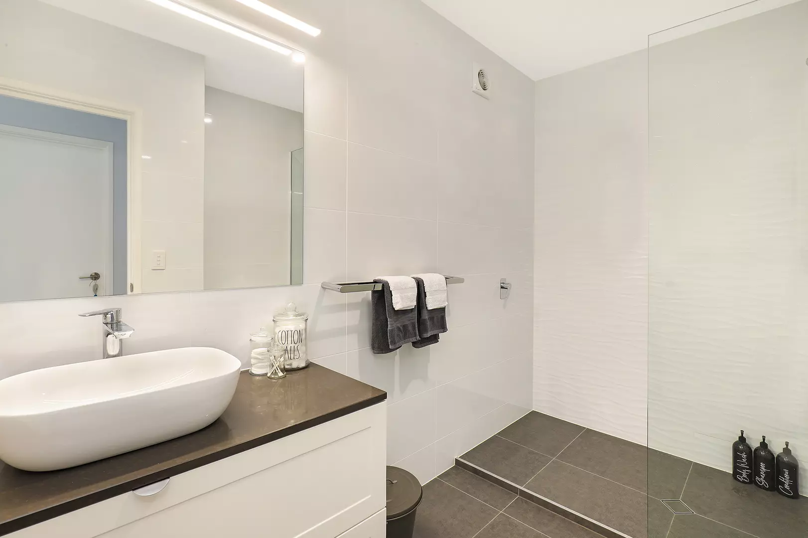 UNBEATABLE VALUE - Coolum Beach Living: Fully Furnished & Ready for You!